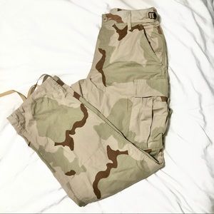 Desert camo cargo pants SMALL
